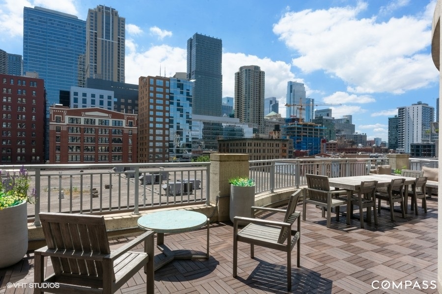 Patio view, unobstructed view - 600 N Dearborn St