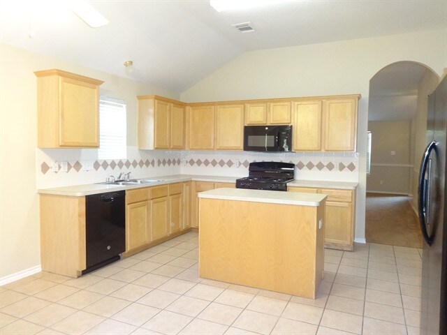 Building Photo - 1819 Manor Dr