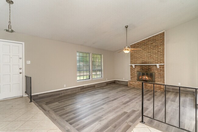 Building Photo - 2311 Lawnmeadow Dr