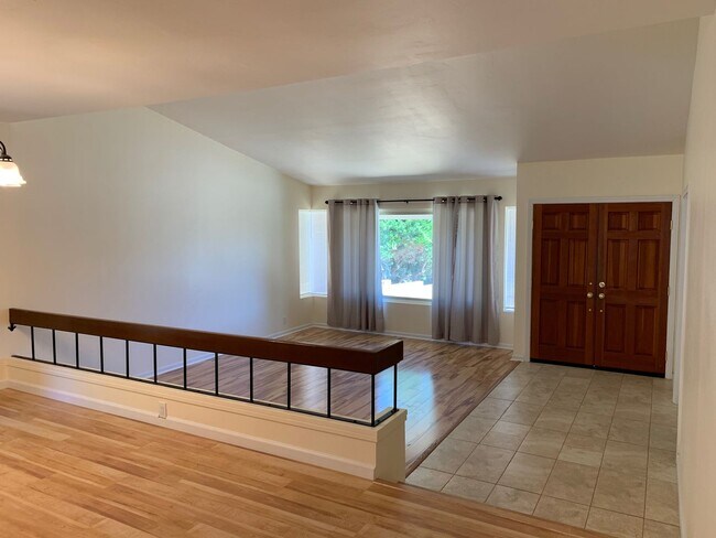 Foto del edificio - 2579 Pepperwood Dr