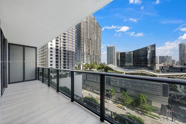 Foto del edificio - 45 SW 9th St