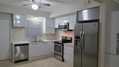 Building Photo - 260 SW 31st Ct