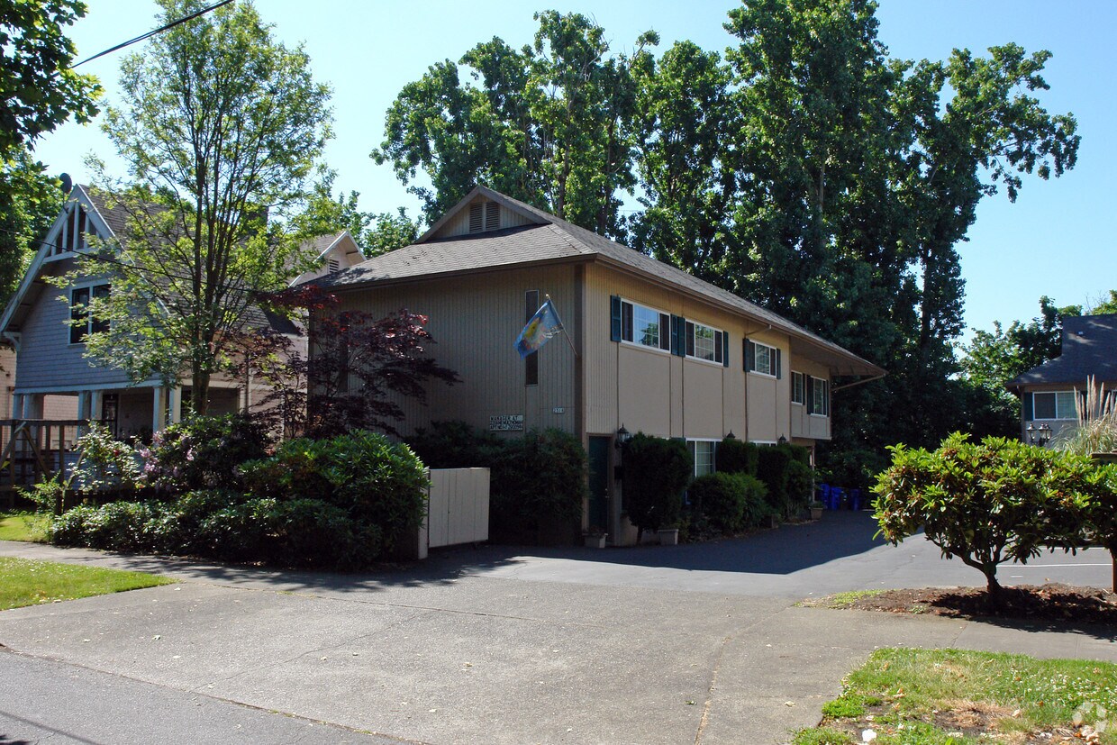Multnomah Heights 2318 NE Multnomah St Portland, OR Apartments for