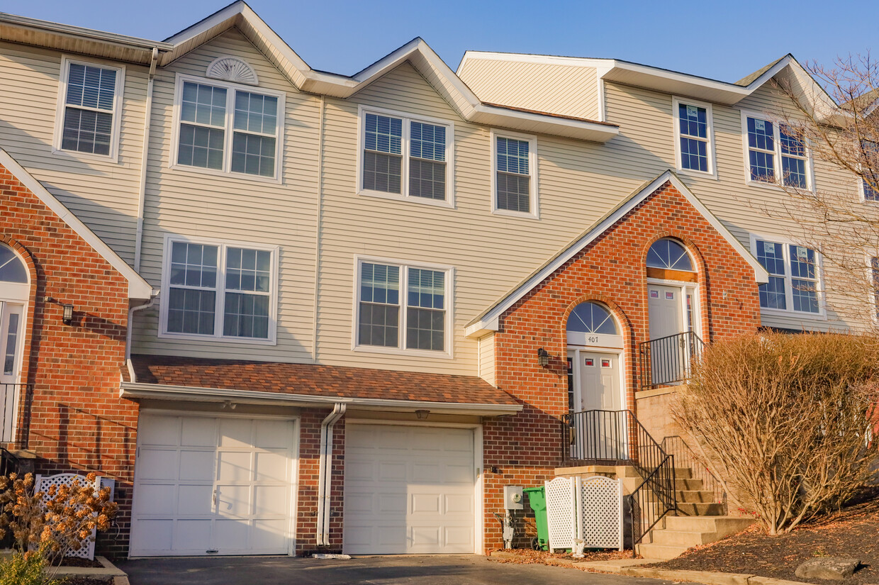 Primary Photo - 407 Benham Ct