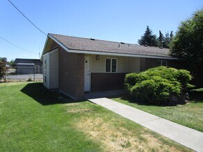 Building Photo - 702-704 2nd Ave