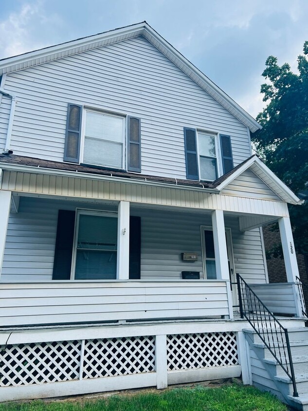 120 S Mercer St Unit 120 S Mercer St 101, Greenville, PA 16125 Room