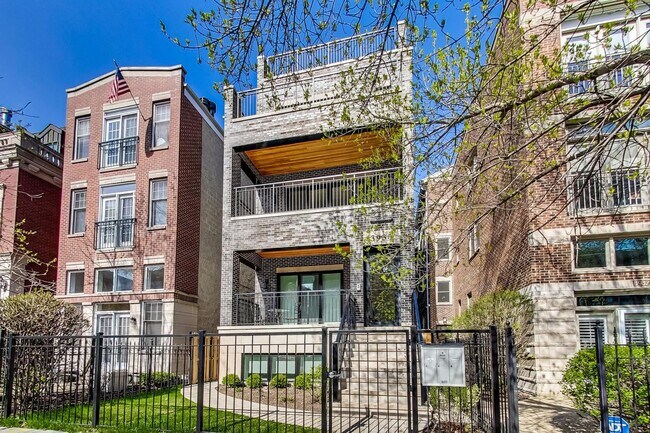 Building Photo - 3930 N Greenview Ave