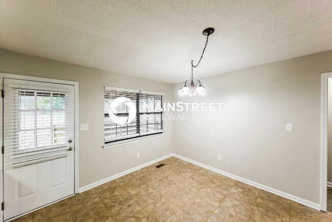 Foto del edificio - 3 Bedroom Pet-Friendly Home in HUEYTOWN, AL with Main Street Renewal