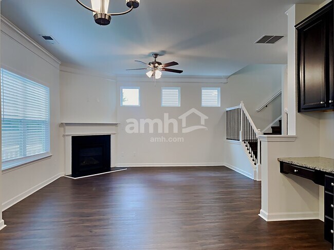 Building Photo - 301 Boulder Run