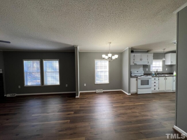 Foto del edificio - 8320 S Creek Rd