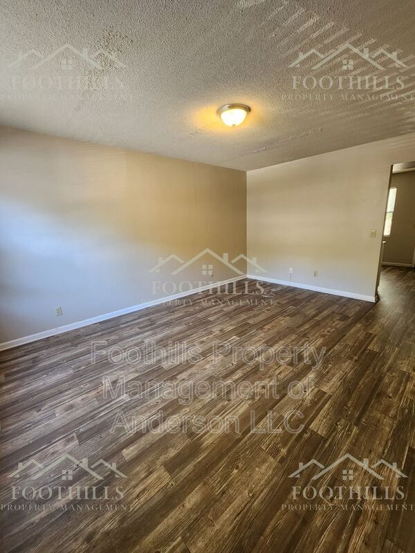 Building Photo - 108 Woodland Dr