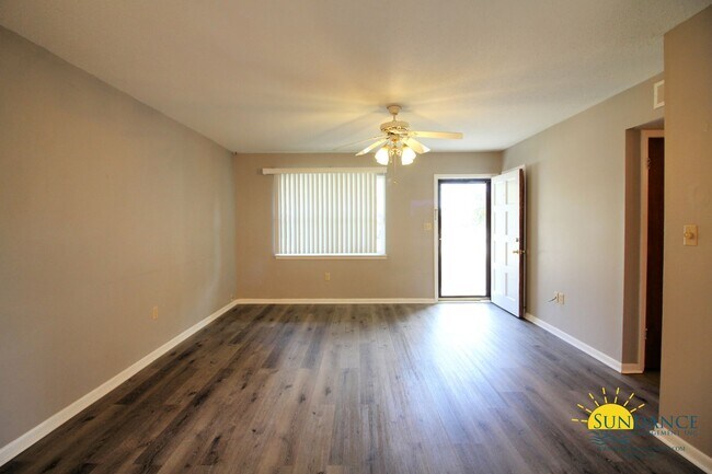 Foto del edificio - Great 3 Bedroom Home In Shalimar!