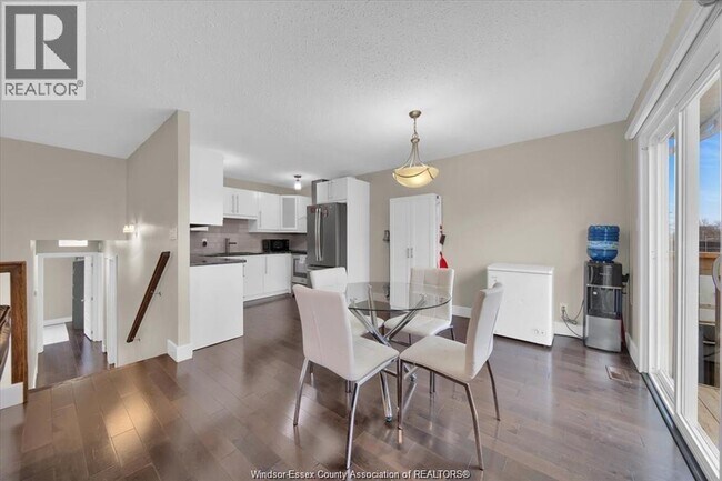 Building Photo - 9940 Forest Glade Ct