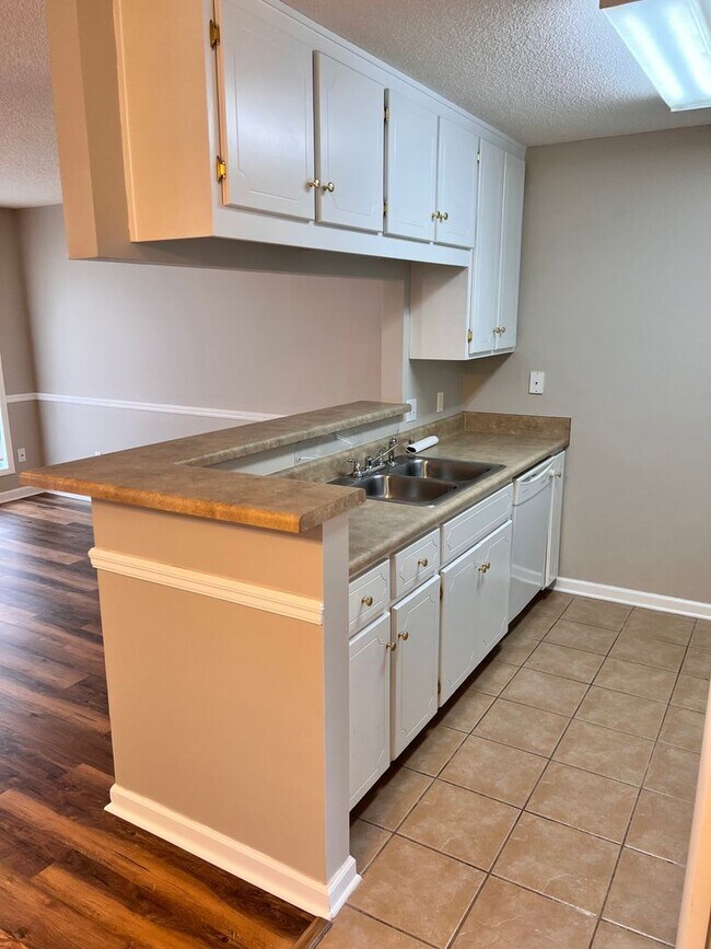 Building Photo - 118 N Spring View Dr