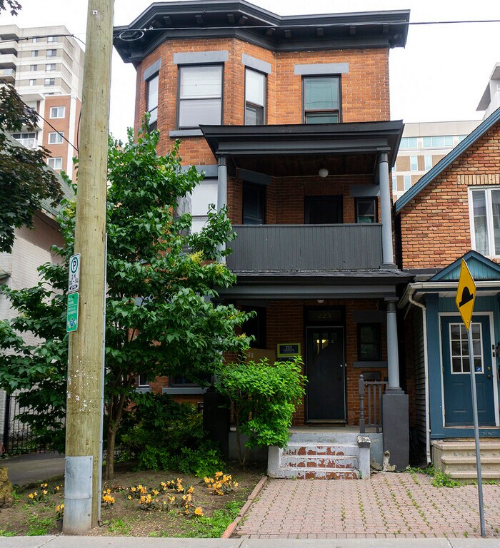 223 Nepean Apartments 223 Nepean St Ottawa, ON