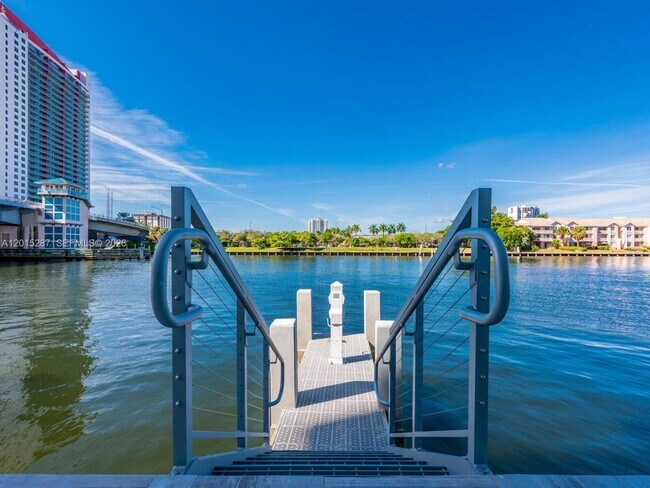 Foto del edificio - 4010 S Ocean Dr