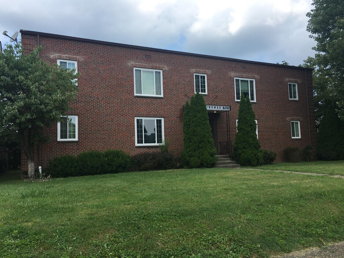 Building Photo - 630 6th St W