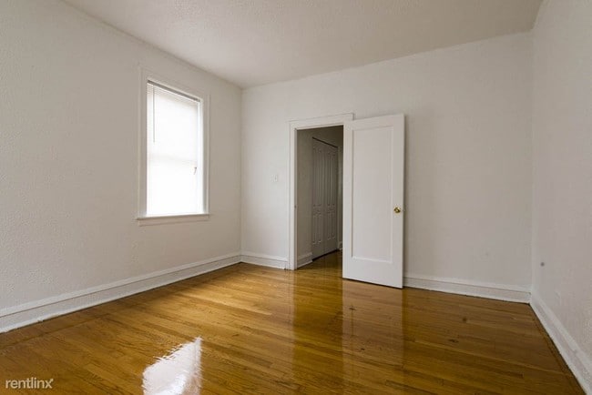 Building Photo - 1 br, 1 bath Apartment - 1735 W 79th St