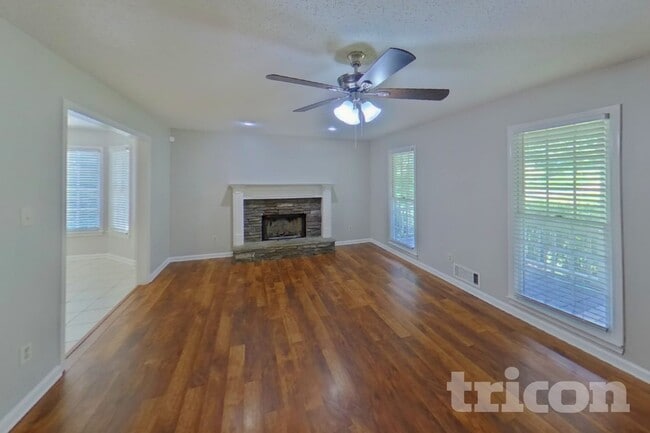 Building Photo - 649 Stratford Dr