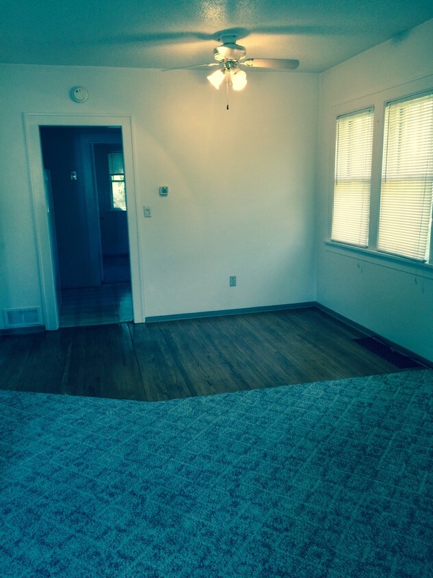 living room/dining room - 412 N Mandan St