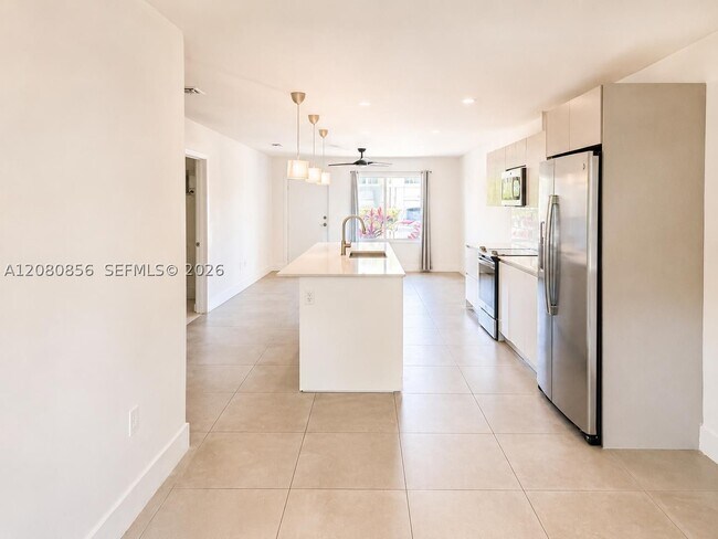 Building Photo - 2555 NE 193rd St