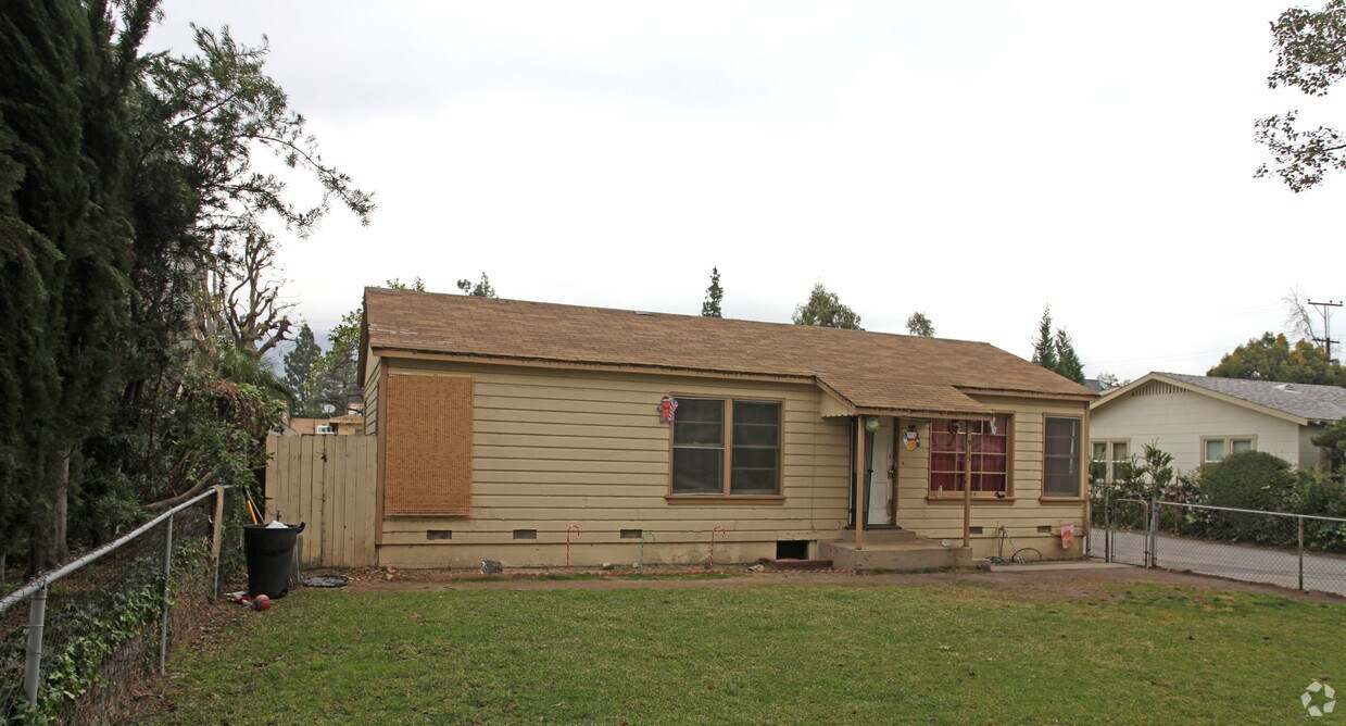 Building Photo - 915 Arcadia Ave