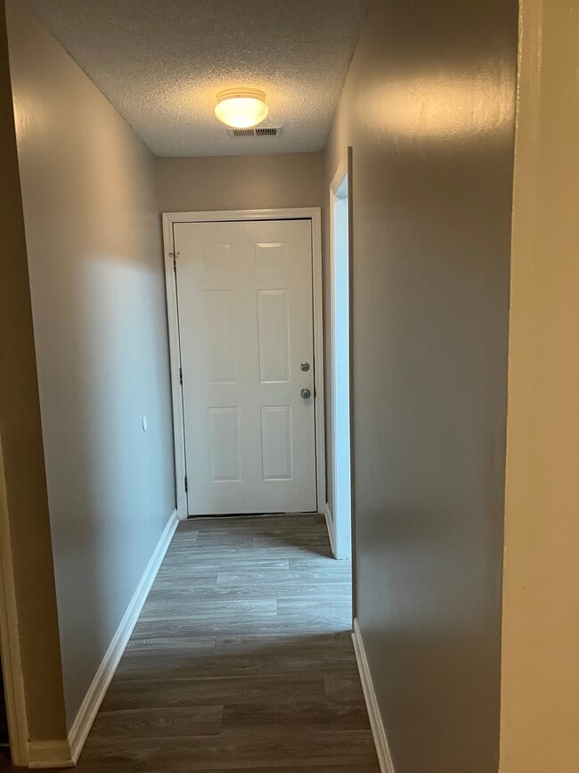 Foyer - 25 Ninety Two Pl