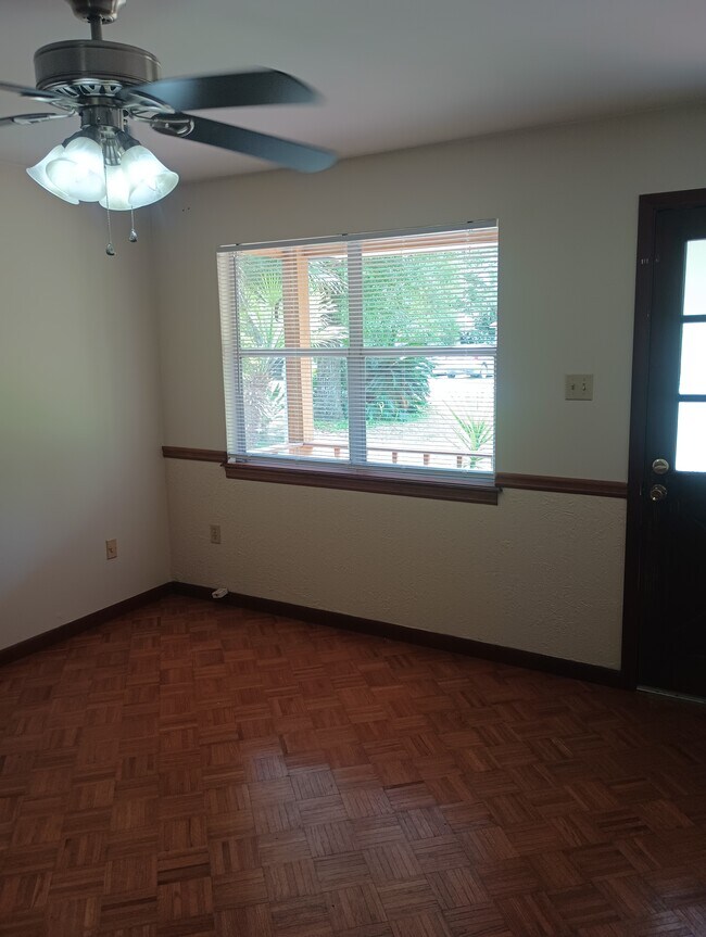 Foto del edificio - 460 Paradise Ln