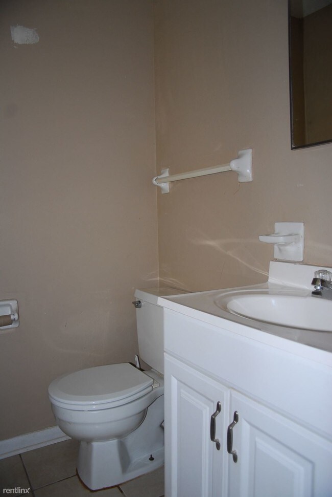 Building Photo - 3 br, 1.5 bath House - 105 Ben Dr