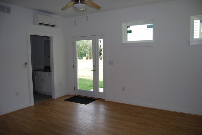 Building Photo - 1109 Porter St