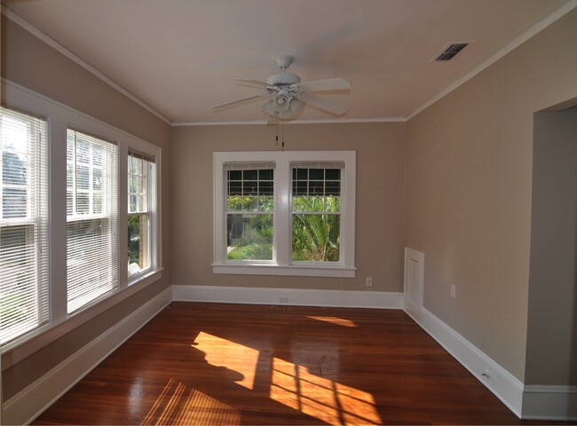 Foto del edificio - 1710 W Hills Ave