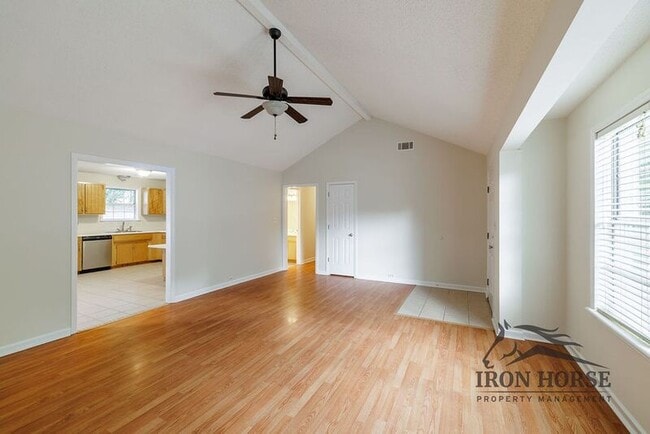 Foto del edificio - 335 Oak Meadows Dr