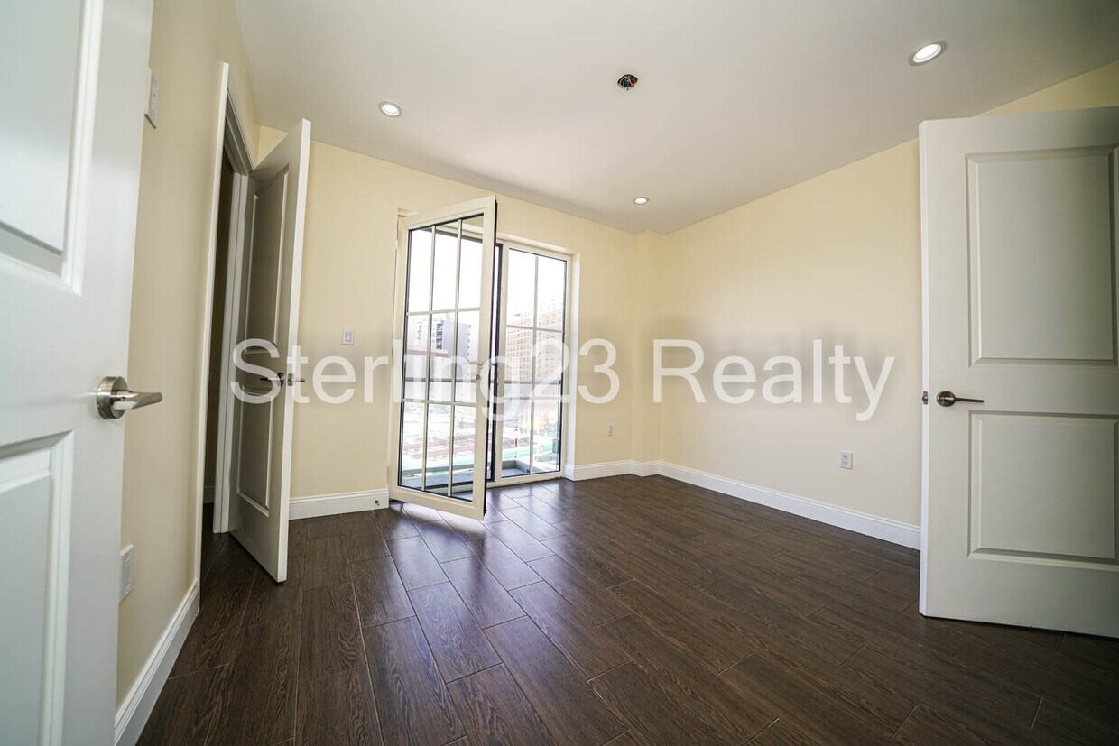 Primary Photo - 2534 31st St