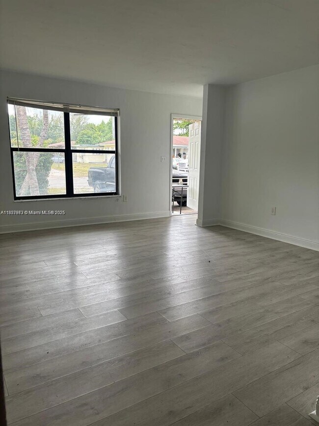 Foto del edificio - 11741 NE 14th Ave
