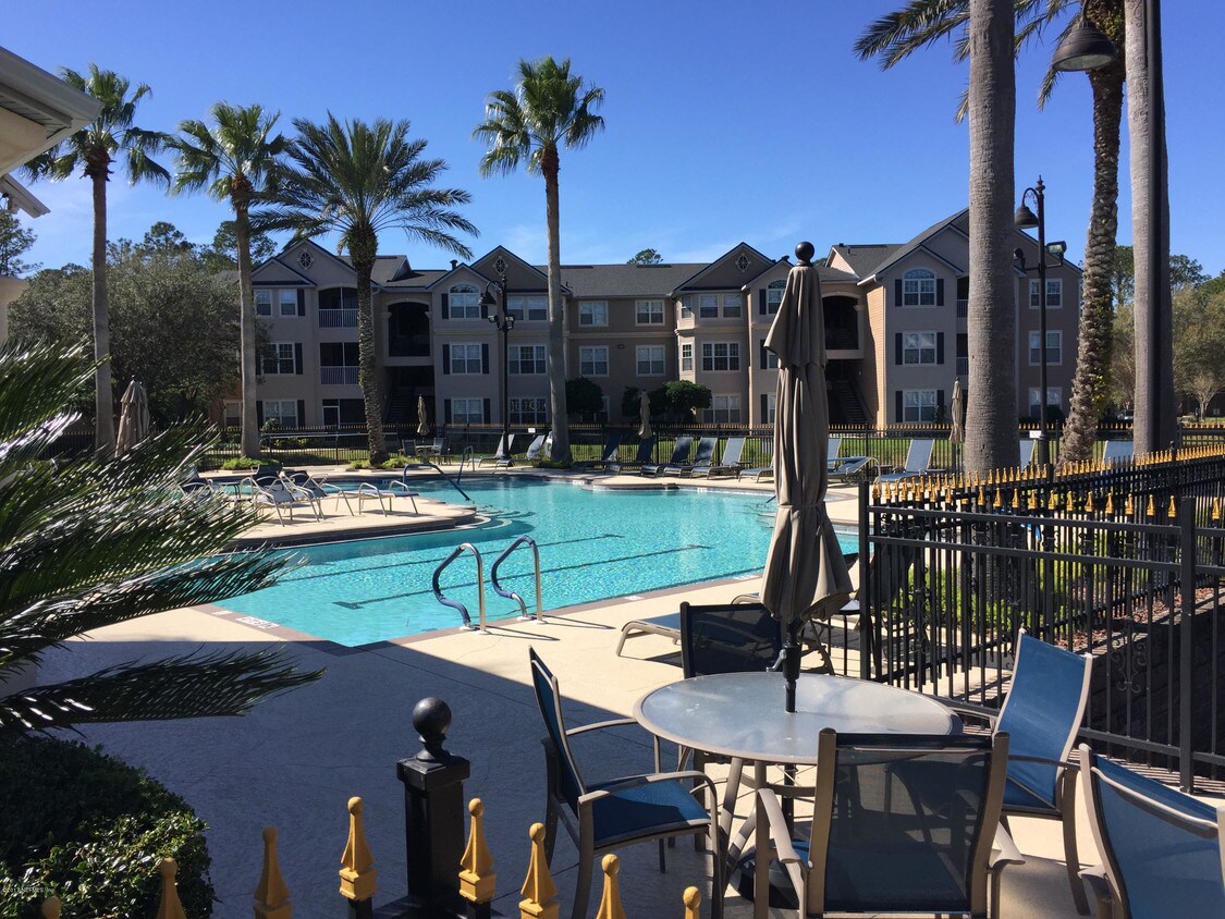Foto principal - 13810 Sutton Park Dr N