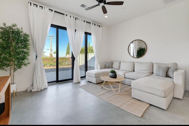 Living room - 1708 1/2 Sunrise Dr