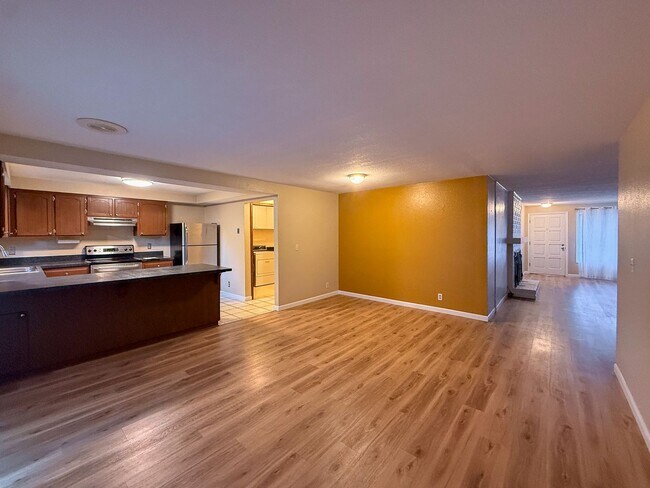 Foto del edificio - 4403 Panther Ct NE