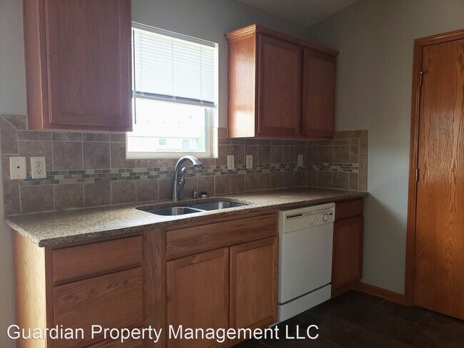 Building Photo - 5 br, 3 bath House - 1232 E Village Estates
