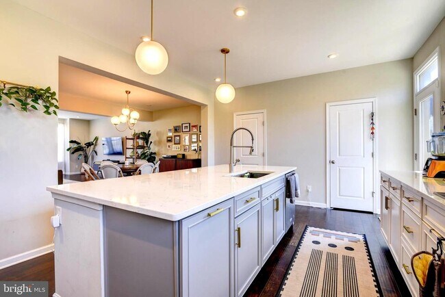 Building Photo - 43432 Robey Sq