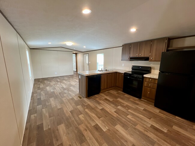 Building Photo - 814 Lilac Pt