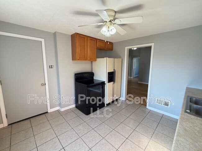 Foto del edificio - 100 1/2 N State St