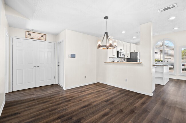 Building Photo - 4826 Stonebridge St