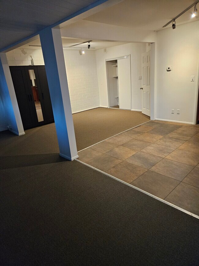 Living area - 4110 W Burbank Blvd