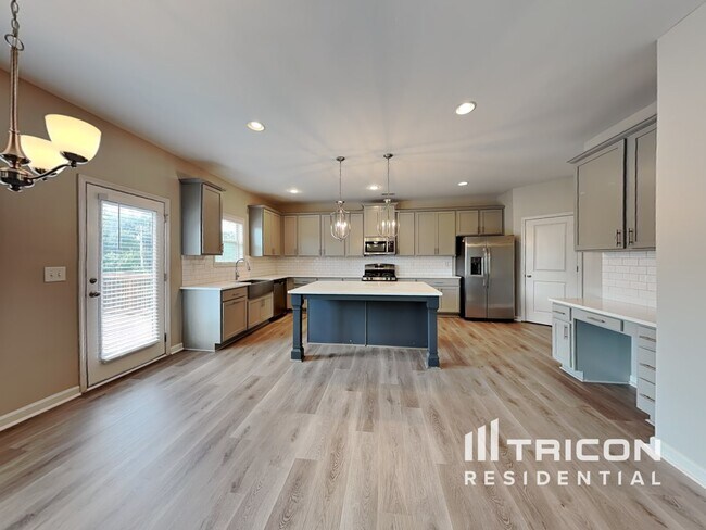 Foto del edificio - 446 Baylee Ridge Cir