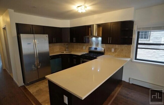 Building Photo - Huge Waterfront Mansion with upgraded inte...