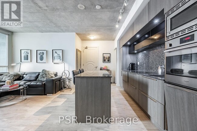 Building Photo - 88 Blue Jays Way