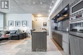 Building Photo - 88 Blue Jays Way