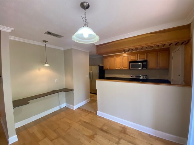 Foto del edificio - 311 Westwood Dr