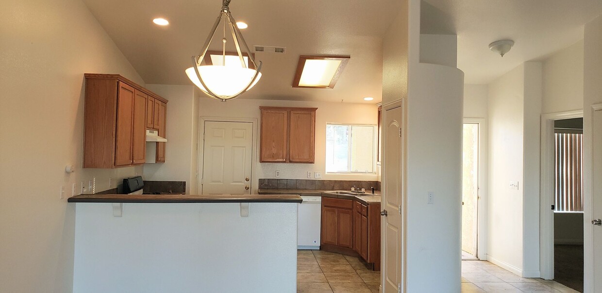 Foto principal - Coming soon!! 4 bed 2 bath home in Upper F...