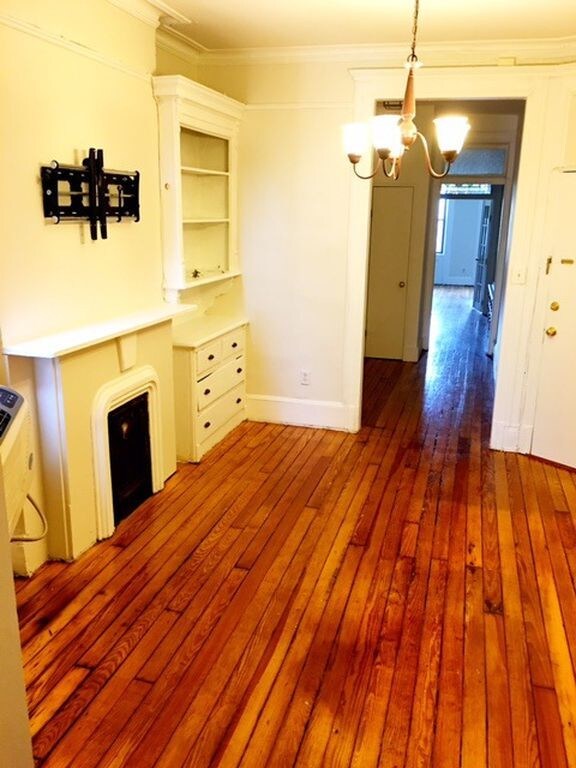 Spacious living room with fireplace - 253 8th St